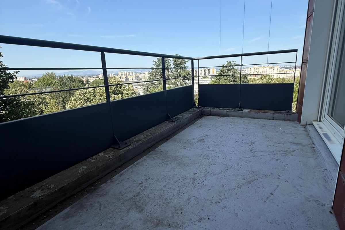 T3 de 71 m² à Saint-Priest, Carré Rostand